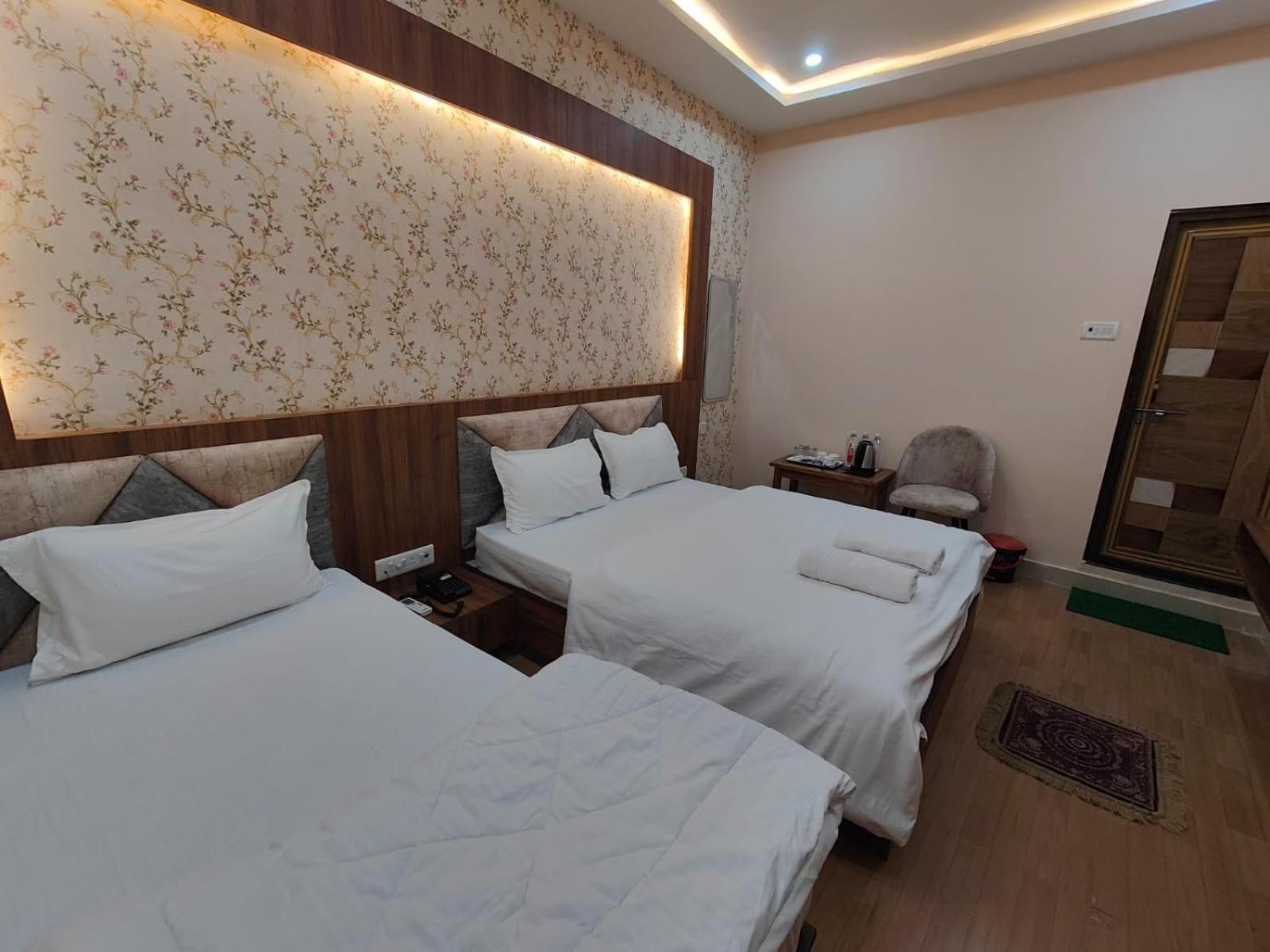 Hotel Mangal Murti Bénarès Extérieur photo